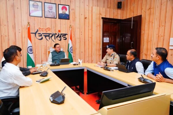 चारधाम यात्रा, राष्ट्रीय प्रतिष्ठानों की सुरक्षा बढ़ाई जाए- मुख्यमंत्री ,केंद्रीय गृह मंत्री के साथ आयोजित वर्चुअल बैठक के बाद सीएम धामी ने ली उच्चस्तरीय बैठक