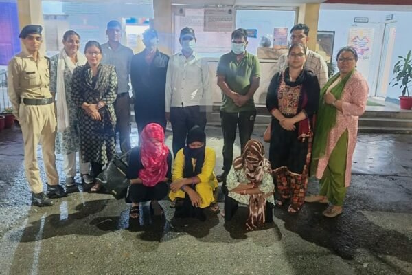 गेस्ट हाउस की आड़ में चल रहे देह व्यापार का भंडाफोड़, देहरादून पुलिस की बड़ी कार्रवाई