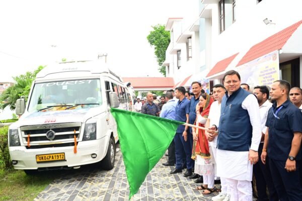 मुख्यमंत्री ने टनकपुर से कैलाश मानसरोवर यात्रा के पहले दल को हरी झंडी दिखाकर किया रवाना