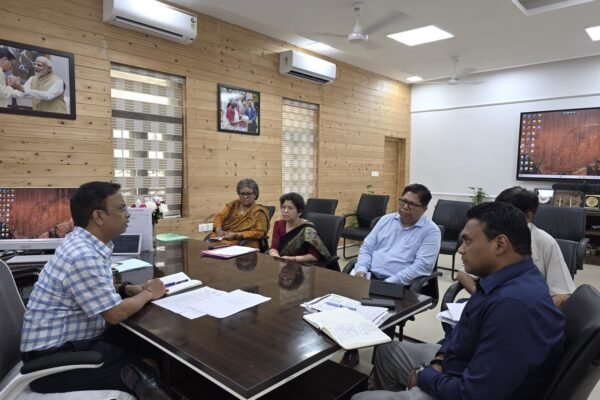 स्वास्थ्य सेवाओं में सुधार के लिए मुख्यमंत्री ने दिए निर्देश,स्वास्थ्य आयुक्त बनाने पर विचार, प्रमुख सचिव मुख्यमंत्री ने मांगा स्वास्थ्य विभाग से विस्तृत प्रस्ताव