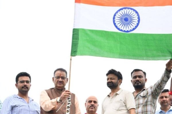 कैबिनेट मंत्री गणेश जोशी ने शासकीय आवास पर लहराया तिरंगा, जुड़े ‘हर घर तिरंगा’ अभियान से”