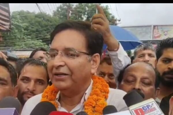“सादगी और विश्वास की जीत: प्रीतम सिंह ने जिला पंचायत चुनाव में कांग्रेस के पक्ष में बदली हवा”