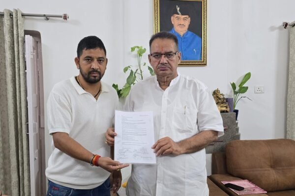 किसानों के साथ खड़ी है सरकार, हर्षिल में हरसंभव मदद का वादा: कृषि मंत्री गणेश जोशी