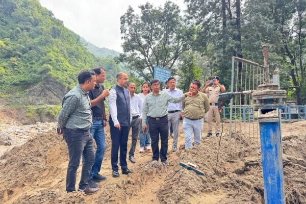 सचिव शैलेष बगोली ने आपदा से क्षतिग्रस्त पेयजल लाइनों को जल्द से जल्द दुरुस्त करने के निर्देश दिए