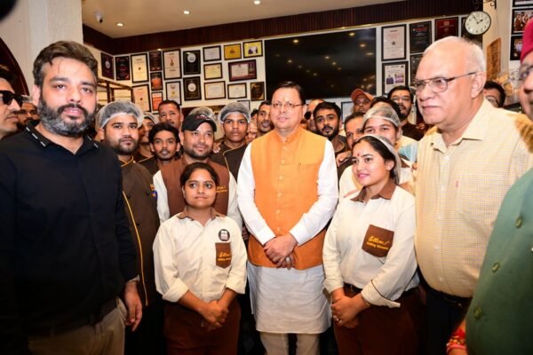 उत्तराखंड: सीएम धामी ने ‘जीएसटी बचत उत्सव’ के तहत देहरादून में की दुकानों का सैर, पीएम मोदी को दिया धन्यवाद