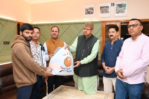 आपदा प्रभावितों से मिले कैबिनेट मंत्री गणेश जोशी, कहा- राज्य सरकार हर संभव मदद के लिए प्रतिबद्ध