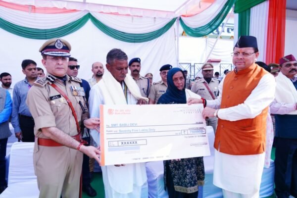 मुख्यमंत्री पुष्कर सिंह धामी ने पुलिस स्मृति दिवस परेड के अवसर पर आयोजित कार्यक्रम में किया प्रतिभाग किया राज्य स्थापना की 25वीं वर्षगांठ के सुअवसर पर उत्तराखण्ड पुलिस के समस्त कार्मिकों को एक विशेष रजत जयंती पदक किया जाएगा प्रदान
