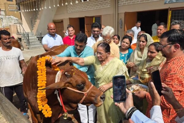वरिष्ठ भाजपा नेता जोगिन्दर पुंडीर के निवास पर ‘गोवर्धन पूजा’ भव्य रूप से संपन्न; गो एवं प्रकृति संरक्षण का दिया संदेश